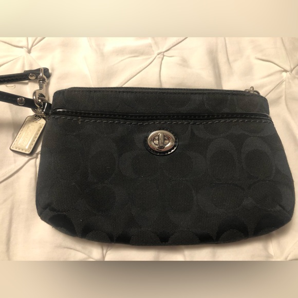 COACH turnlock canvas  wristlet - Picture 6 of 6